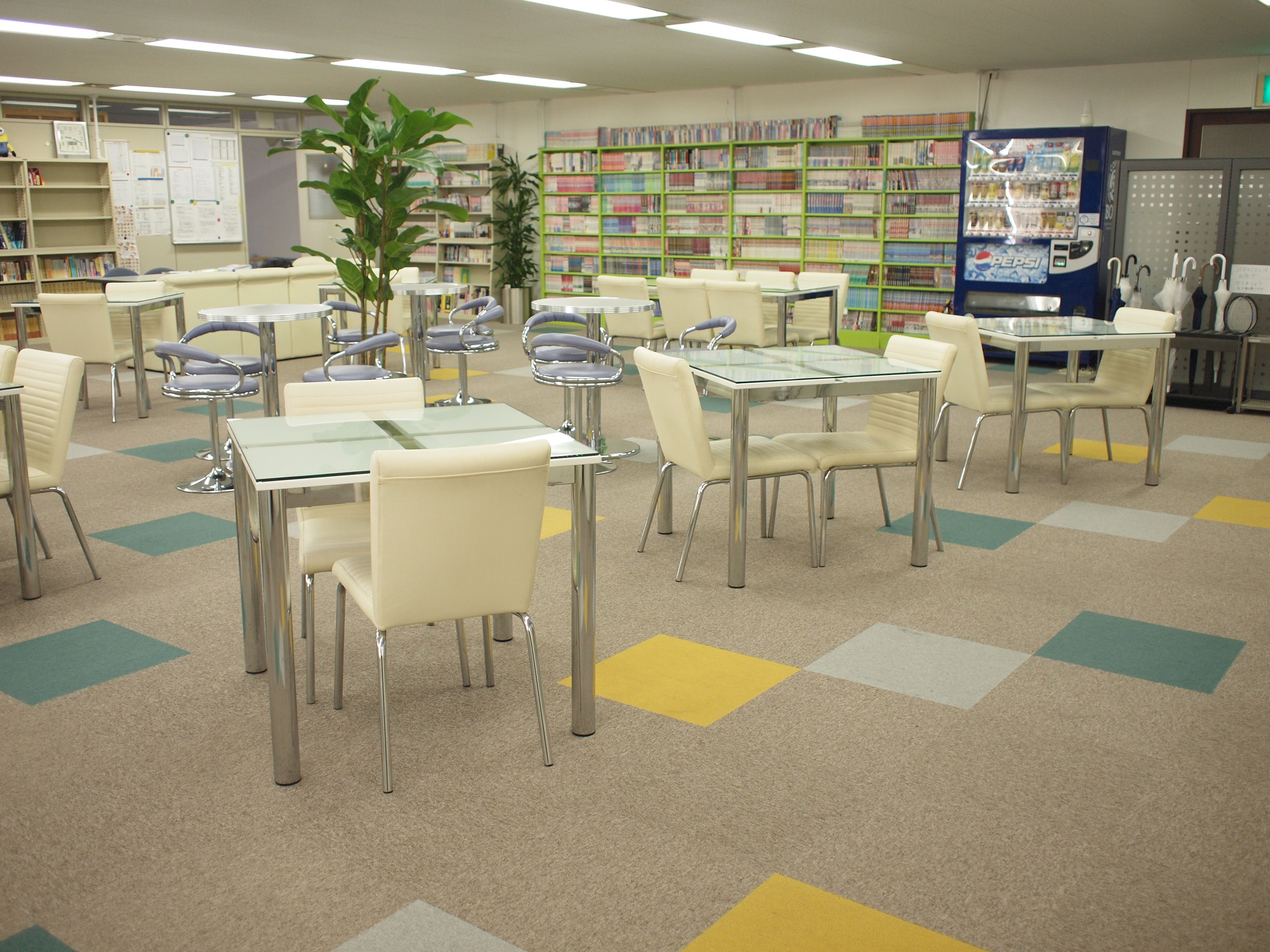 きれいな教室、広いロビー